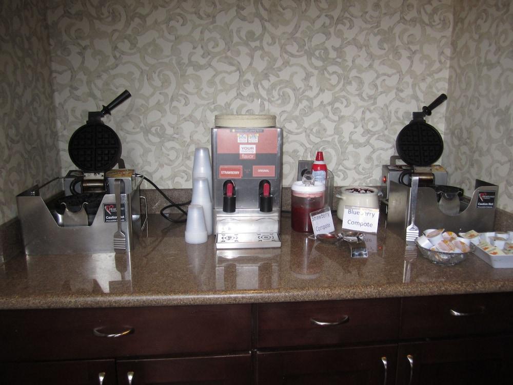 Best Western Plus The Inn & Suites At The Falls Poughkeepsie Eksteriør bilde