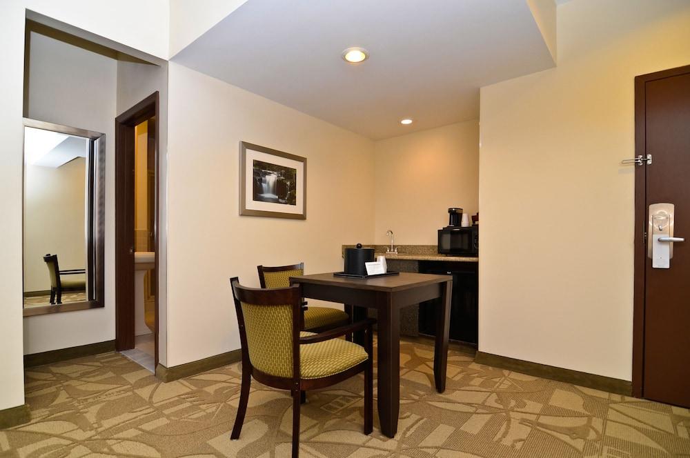 Best Western Plus The Inn & Suites At The Falls Poughkeepsie Eksteriør bilde