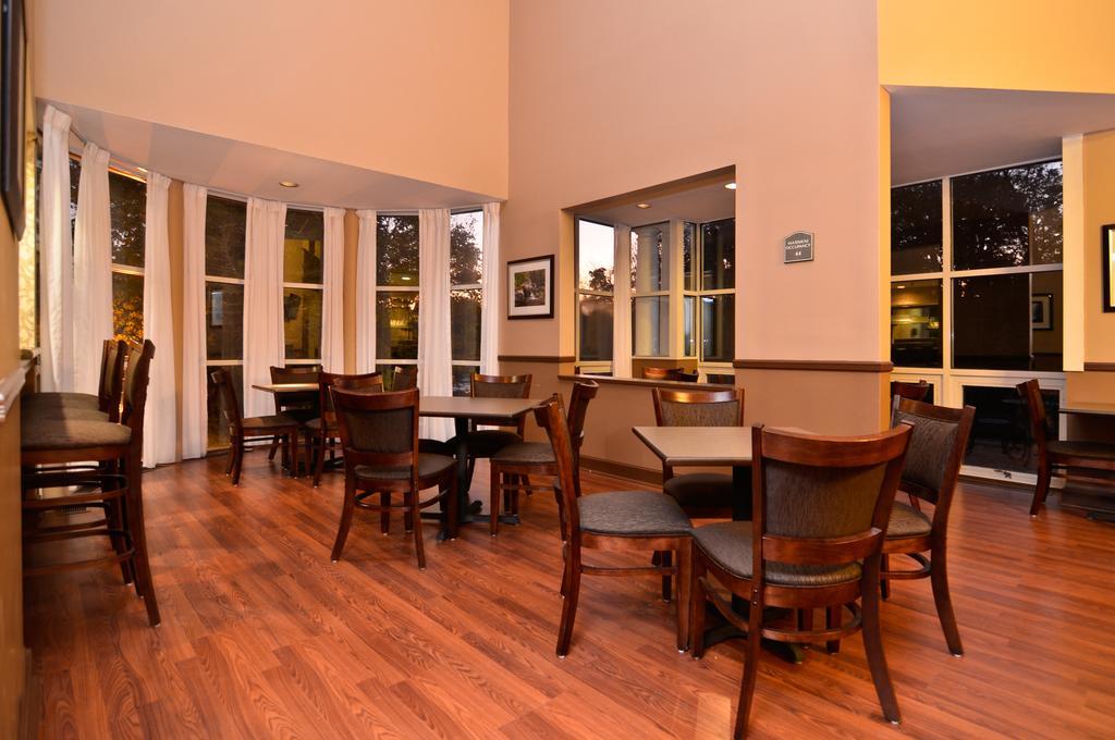 Best Western Plus The Inn & Suites At The Falls Poughkeepsie Interiør bilde